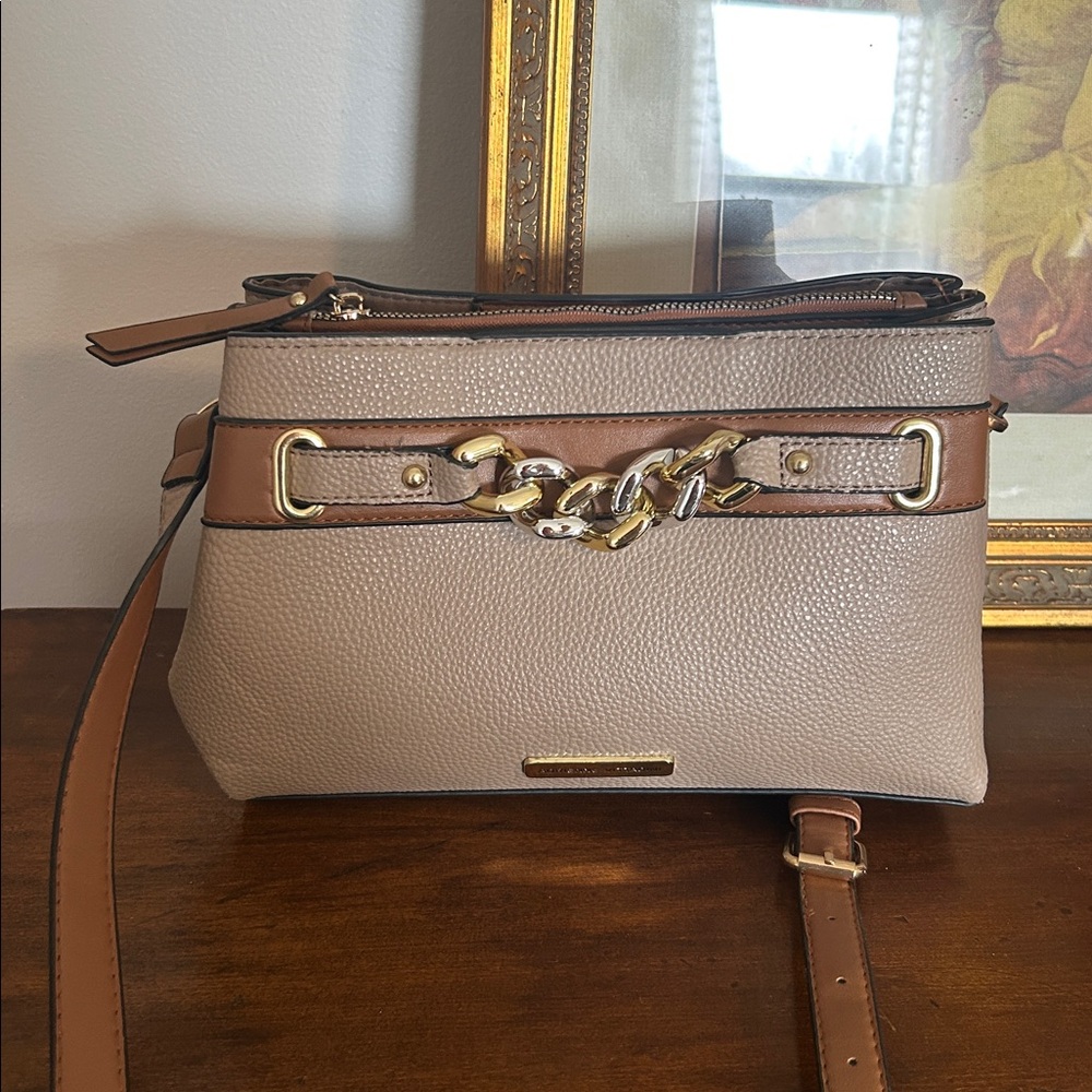 Adrienne Vittadini Chain
Crossbody Bag